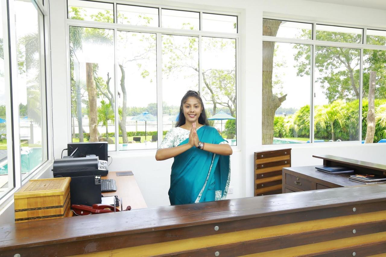 Diya Dahara Resort Yala Bagian luar foto