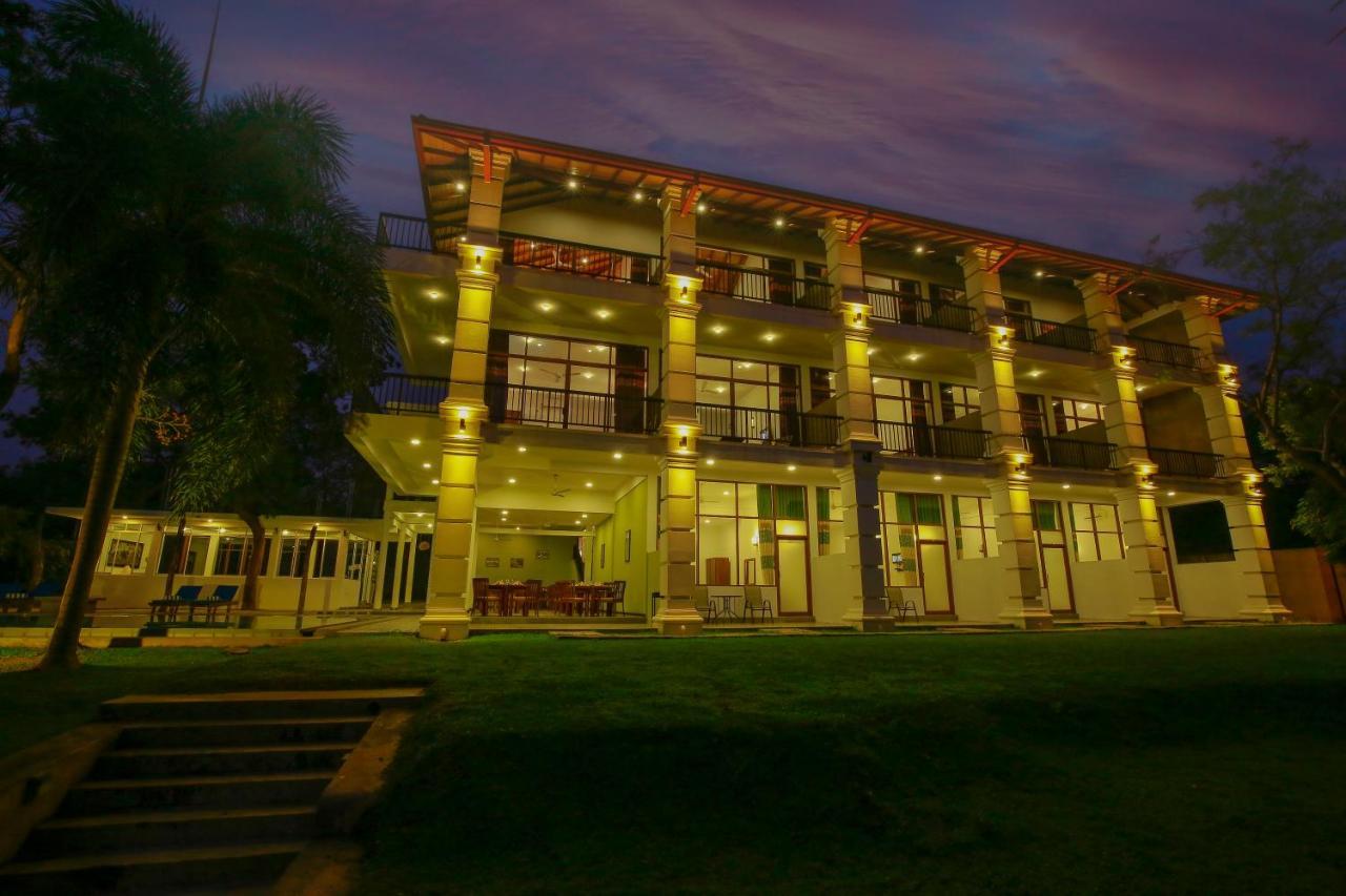 Diya Dahara Resort Yala Bagian luar foto