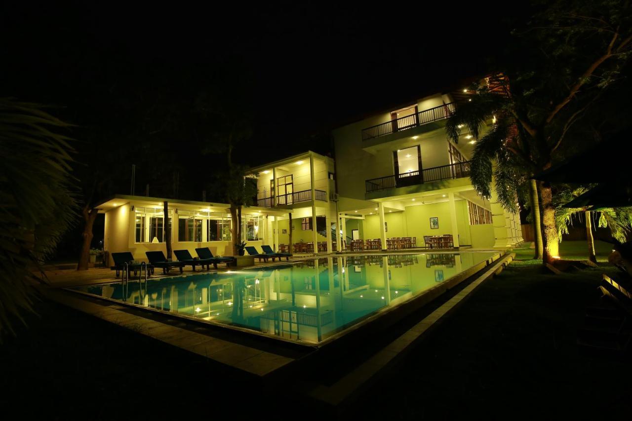 Diya Dahara Resort Yala Bagian luar foto