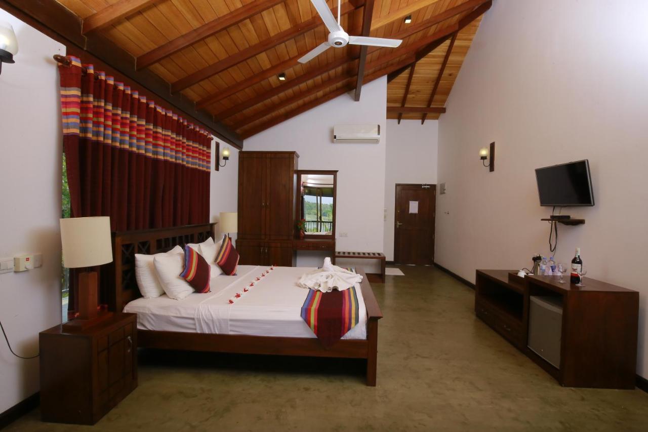 Diya Dahara Resort Yala Bagian luar foto
