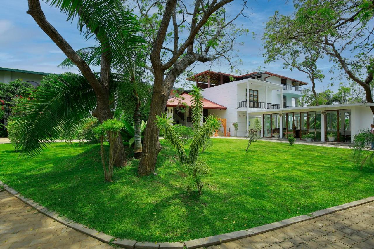 Diya Dahara Resort Yala Bagian luar foto