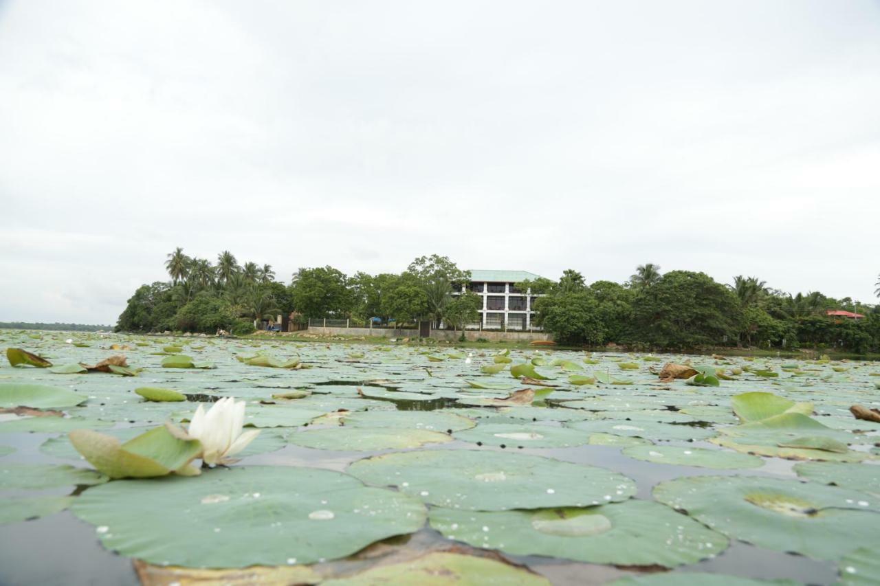 Diya Dahara Resort Yala Bagian luar foto